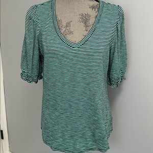 Talbots Navy/Green Cotton Blend V Neck Sz L Tee w Short Elasticized Sleeves